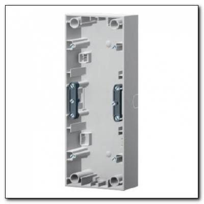 Puszka natynkowa 3-krotna pionowa; śnieżnobiały; K.1 Numer katalogowy: 10437009