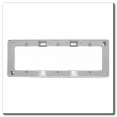 Puszka natynkowa 3-krotna; śnieżnobiały; Natynkowe, dodatki Numer katalogowy: 5310310069