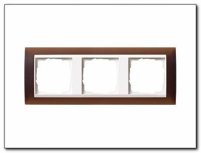 Ramka potrójna do białych Gira Event Opaque mat ciemnobrązowy