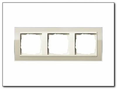 Ramka potrójna do kremowych Gira Event Clear piaskowy