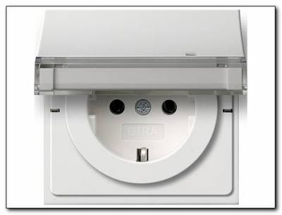 Gniazdo SCHUKO KS z ochr.i klapką Gira F100 biały