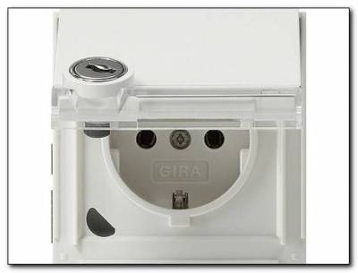 Gniazdo SCHUKO z klapką i zamkiem Gira TX_44 (IP 44) biały