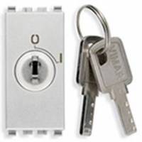 Łącznik 2P z kluczykiem wyjmowanym w obu poz., 1M, biały